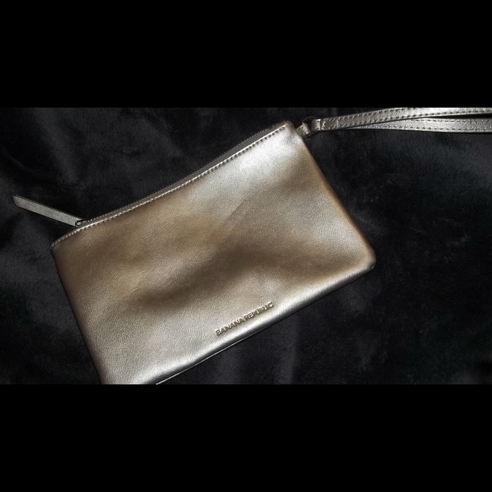 Clutch - Picture 2 of 3